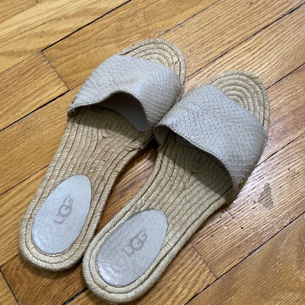 Uggs slides